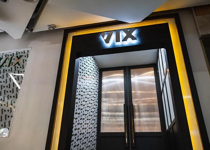 Vix At Victory Monument 3* Banguecoque