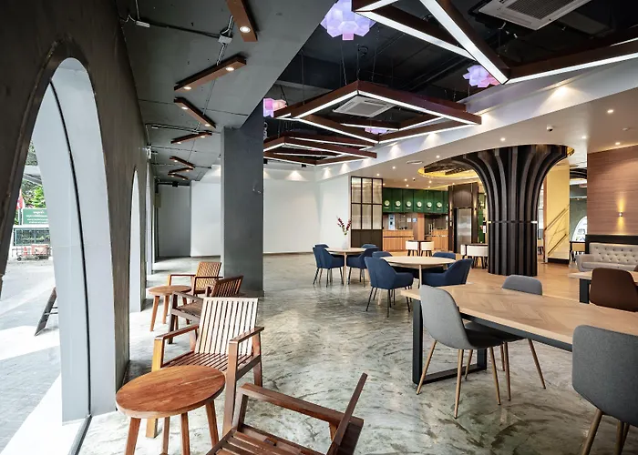 Hotel Vix At Victory Monument 3*