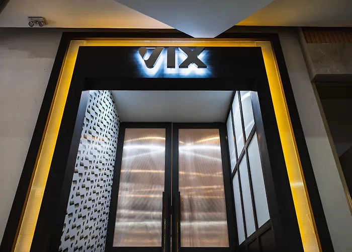 Vix At Victory Monument 3*