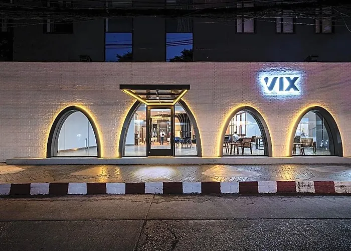 Vix At Victory Monument 3*